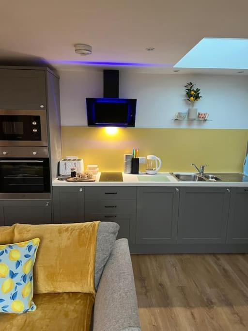 רדרות' Citrus Chalet, Modern Light And Airy! מראה חיצוני תמונה