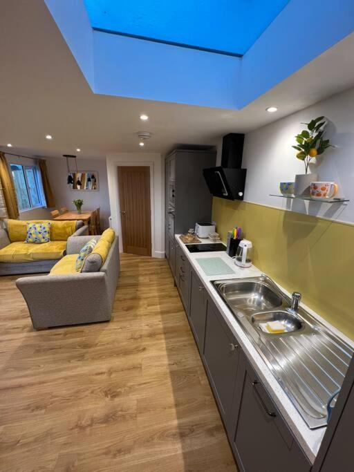 רדרות' Citrus Chalet, Modern Light And Airy! מראה חיצוני תמונה