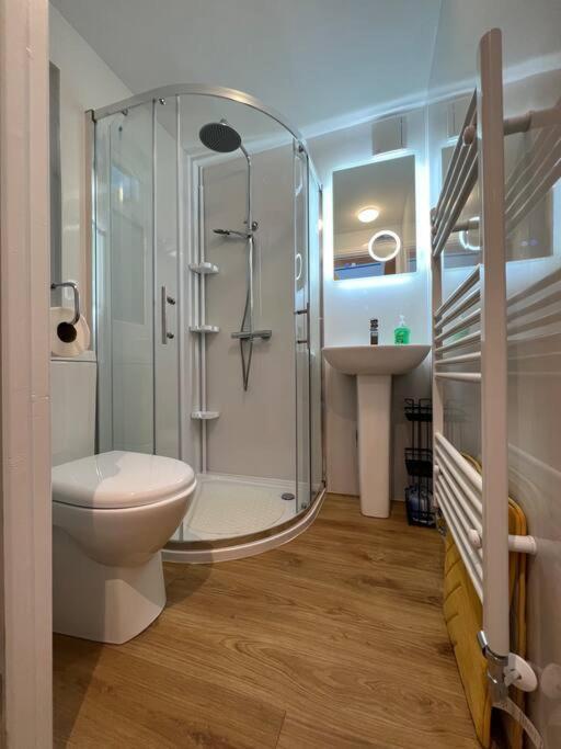רדרות' Citrus Chalet, Modern Light And Airy! מראה חיצוני תמונה
